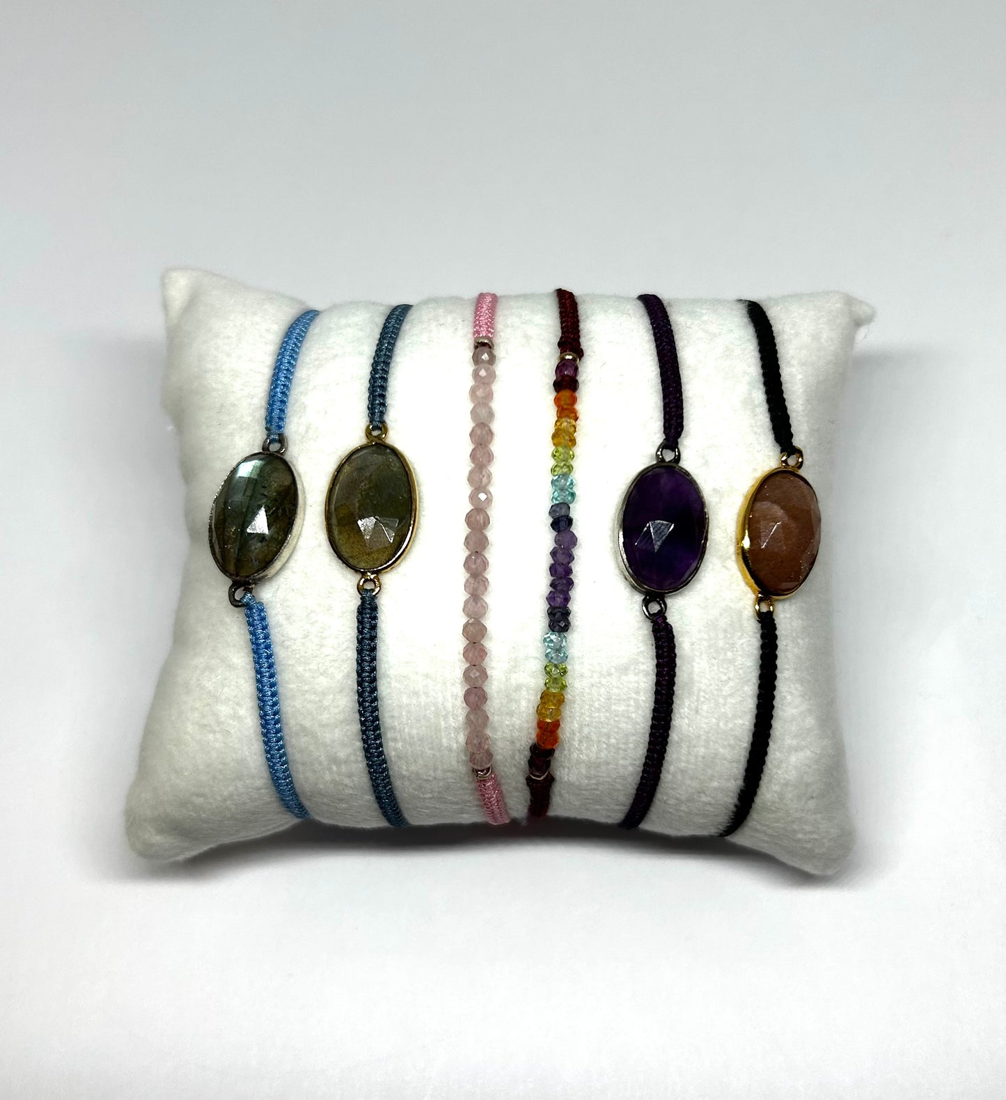 Edelstein-Armbänder von Mona Luna