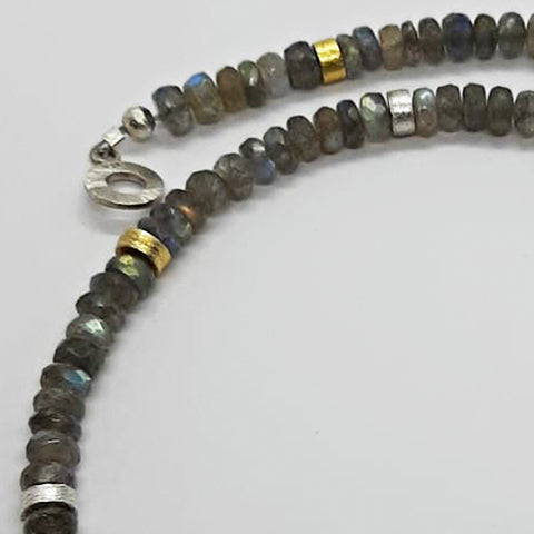 Handgearbeiteter Schmuck