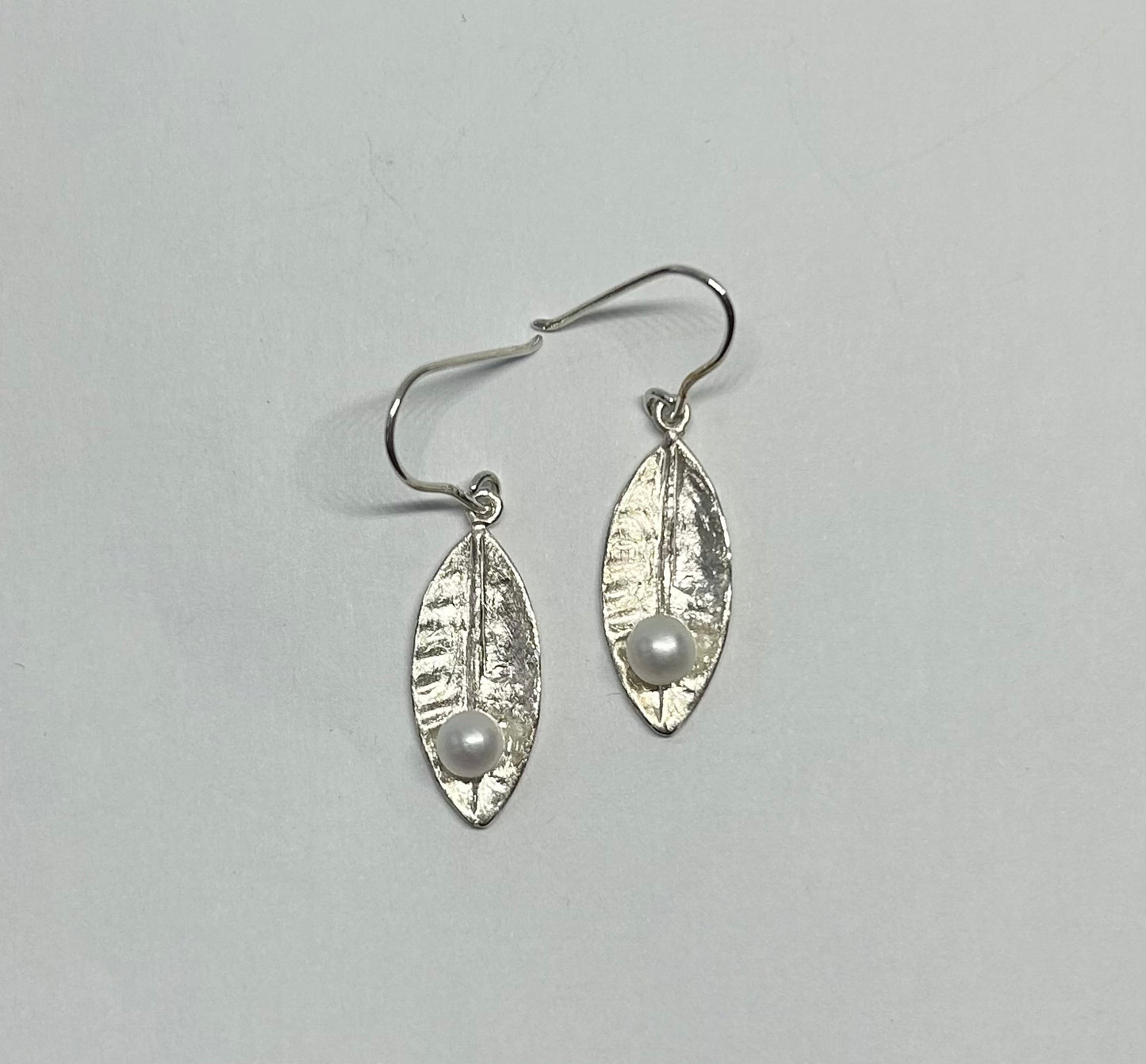 Ohrhänger "Blatt mit Perle", Silber