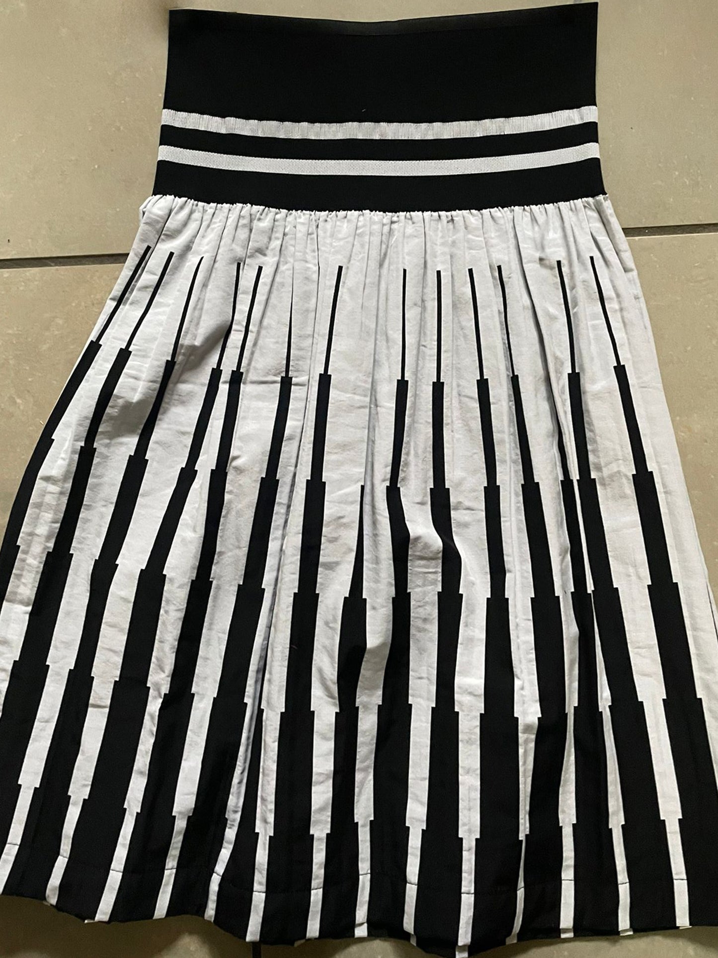 Wenderock LAWENDRO-S23 | Fb.s001 Grafisch Weiss-Schwarz